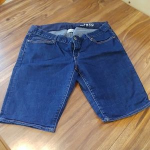 Gap maternity shorts 29/8